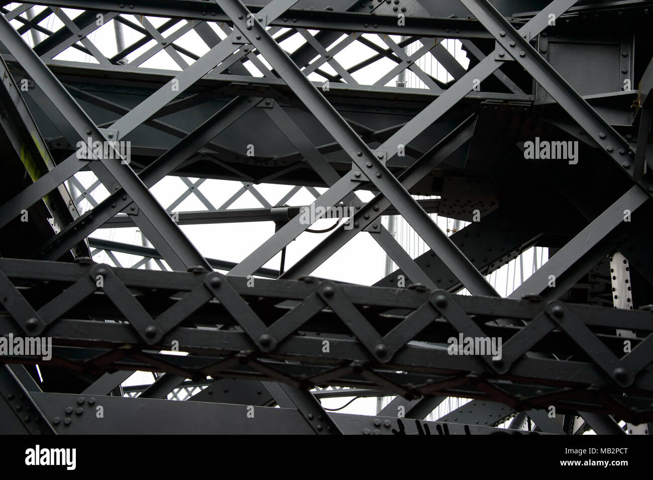 Construction sous un pont à New York, juillet 2013. Banque D'Images