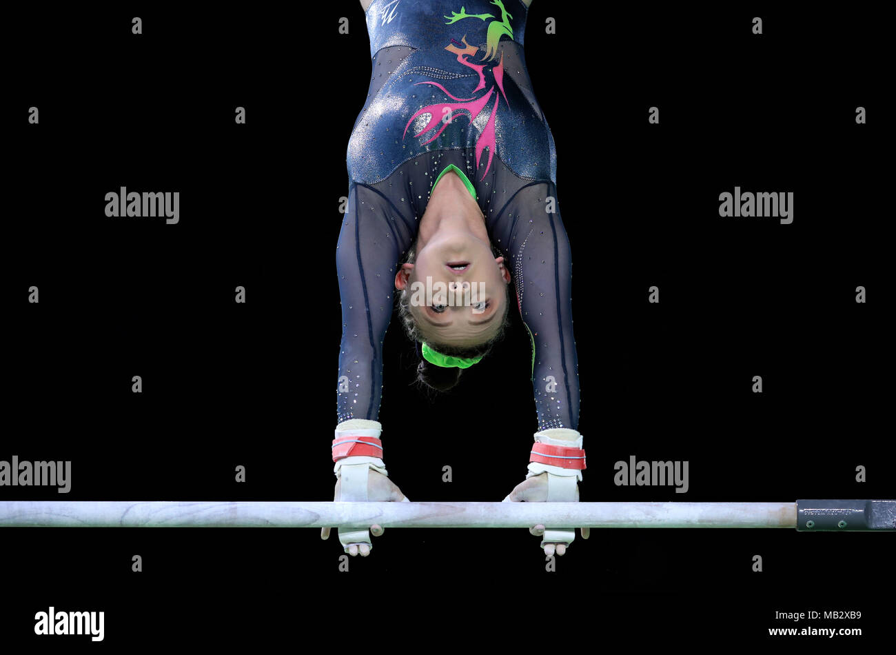 Pays de Galles' Emily Thomas sur les barres asymétriques au cours de l'équipe féminine en finale et des qualités à l'Coomera Indoor Sports Center lors de la deuxième journée des Jeux du Commonwealth de 2018 dans la Gold Coast, en Australie. Banque D'Images