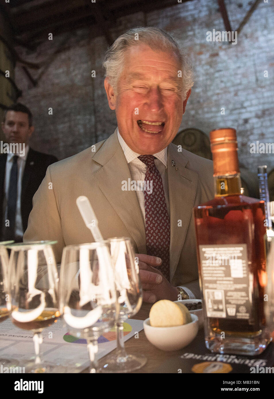 Le Prince de Galles au cours d'une visite de la distillerie de rhum de Bundaberg, y compris le Musée du rhum de Bundaberg rénové et il a assisté à un festival communautaire. Banque D'Images