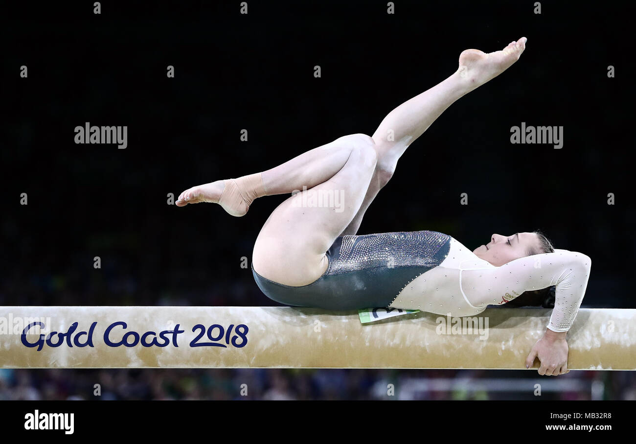 La SIMM Angleterre Kelly sur la poutre au sol au cours de l'équipe féminine en finale et des qualités à l'Coomera Indoor Sports Center lors de la deuxième journée des Jeux du Commonwealth de 2018 dans la Gold Coast, en Australie. Banque D'Images