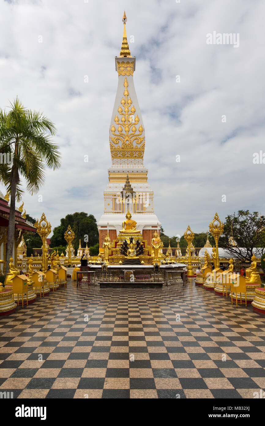 Chedi de Wat Phra That Phanom, temple complexe dans Amphoe que Phanom, province de Nakhon Phanom, Isan, Thaïlande Banque D'Images