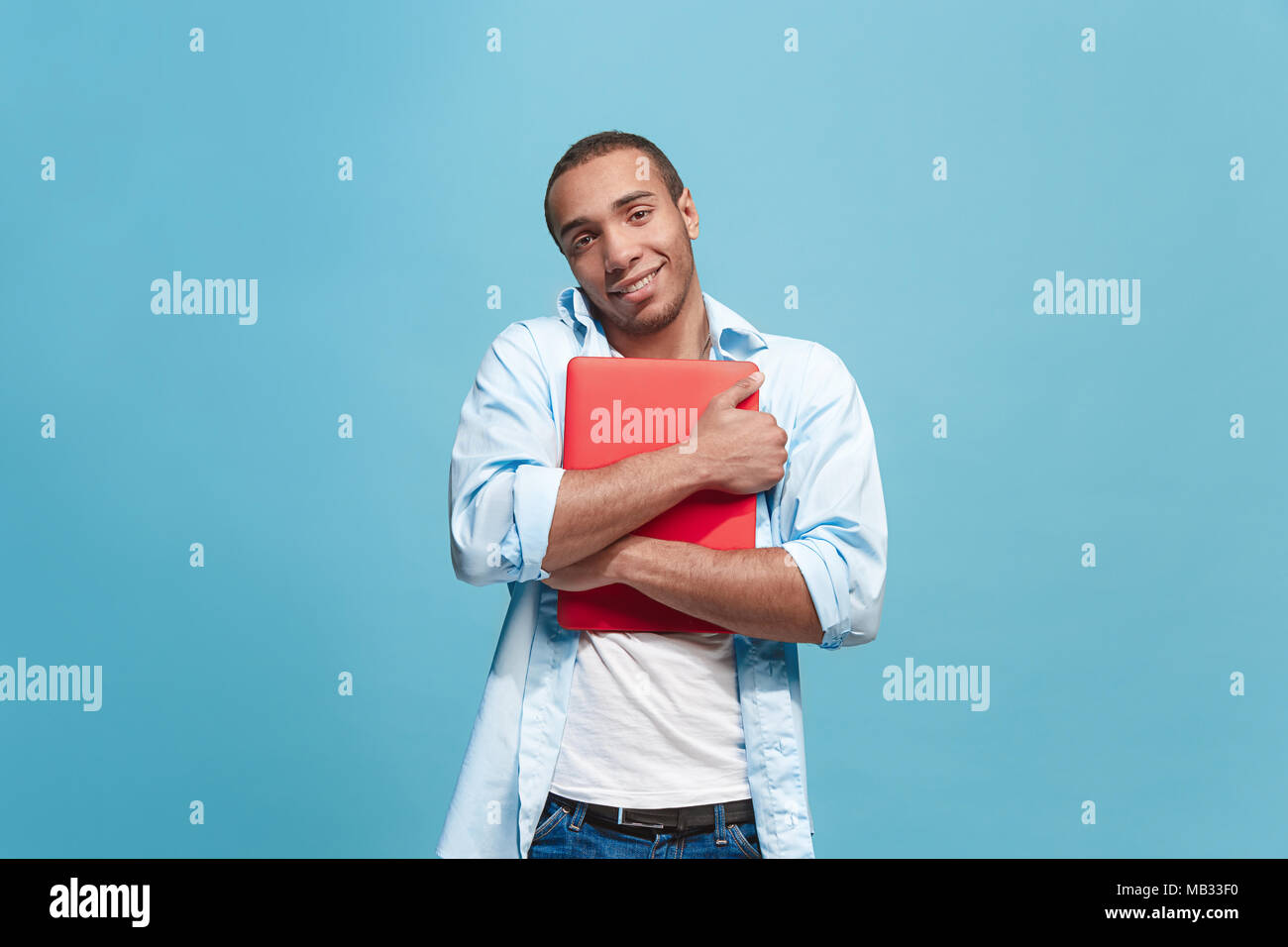 Businessman hugging coffre Banque D'Images