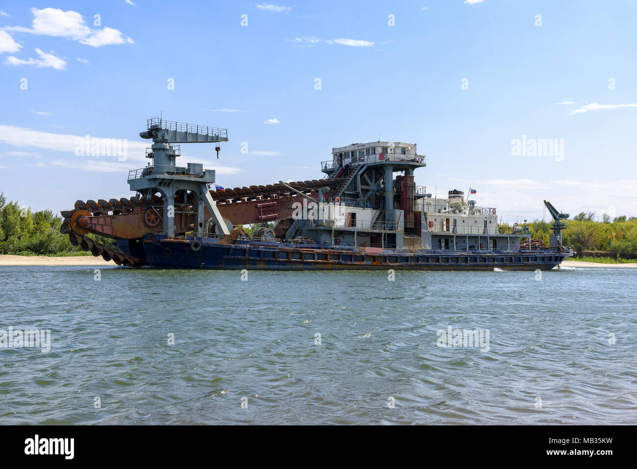 Rivière propre navire propre voie navigable du chenal de la rivière Don. Rivière près de Rostov on Don, Russie. Banque D'Images
