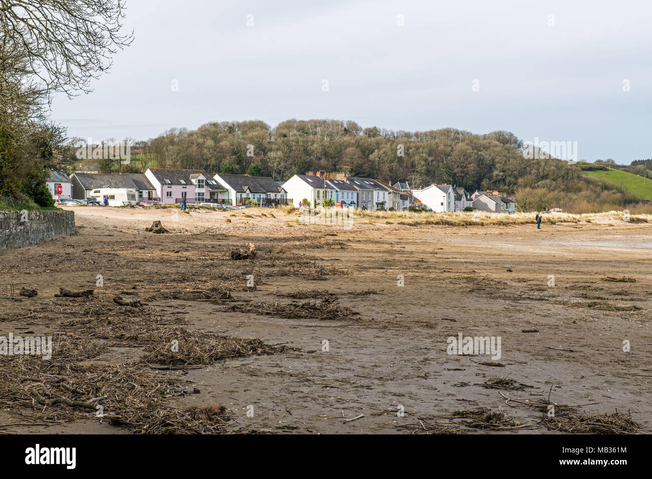 Llanstephan, ou Llansteffan Village, sur la rive ouest de l'estuaire de la rivière Tywi, dans le Carmarthenshire, au sud du pays de Galles Banque D'Images