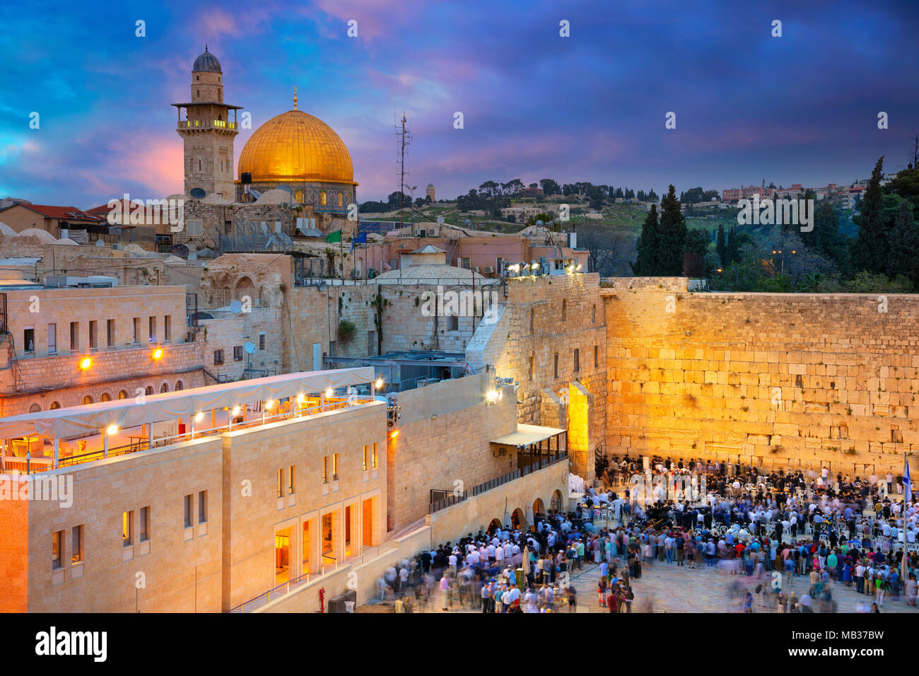 Jérusalem. Cityscape image de Jérusalem, Israël avec le dôme du Rocher et mur ouest au coucher du soleil. Banque D'Images