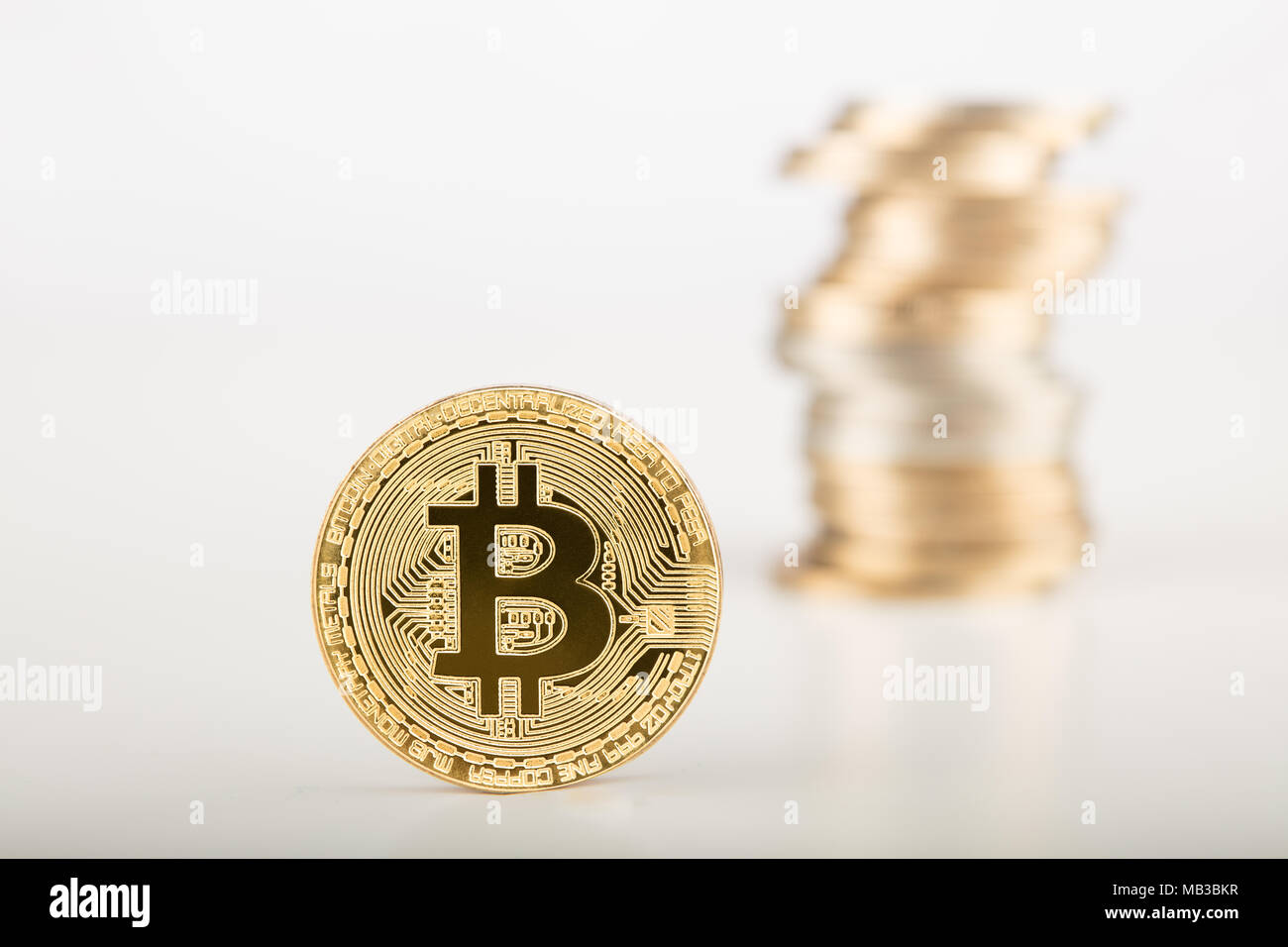 Version physique de Bitcoin, nouvelle monnaie virtuelle. Image conceptuelle  pour la crypto-monnaie mondiale et le système de paiement numérique appelé  le premier décentraliser Photo Stock - Alamy