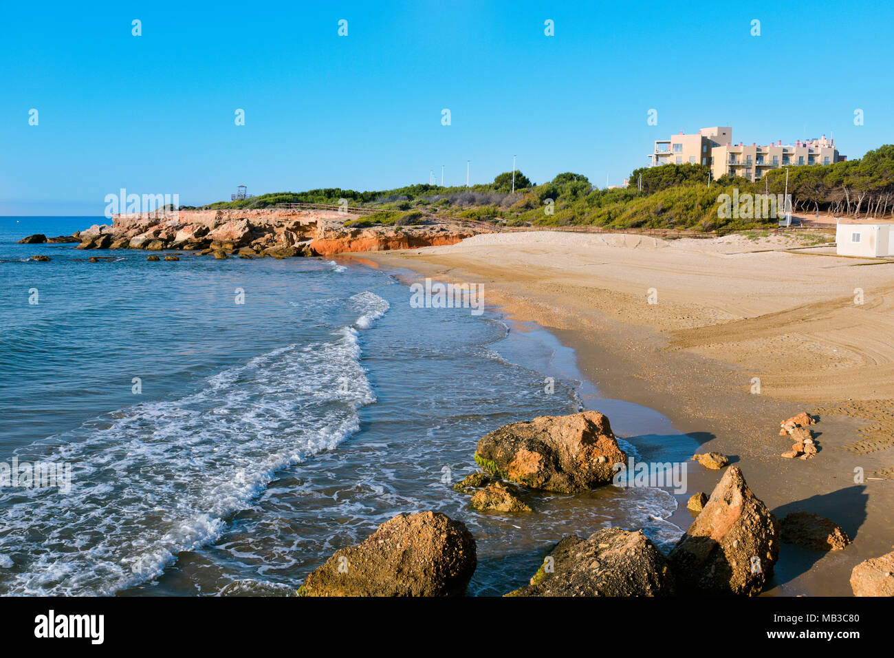 Une vue sur la plage Playa del Moro à Alcossebre, à la Costa del Azahar, Espagne Banque D'Images