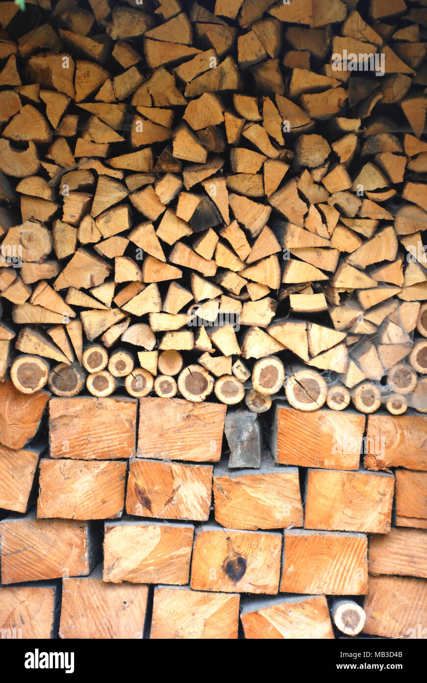 Pile de bois dans le bûcher Banque D'Images