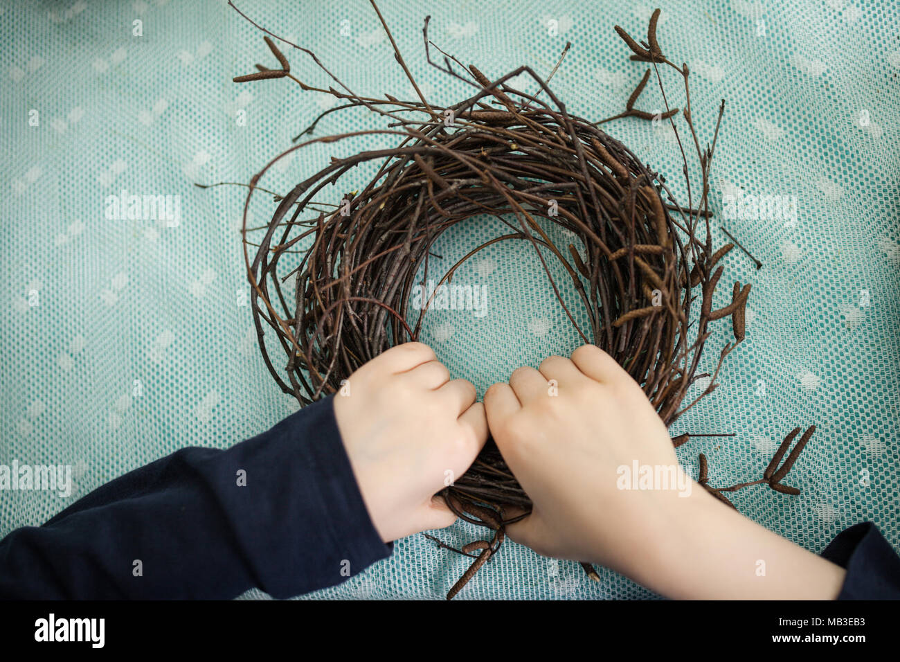 Guirlande de branches, nid pour les oiseaux Banque D'Images