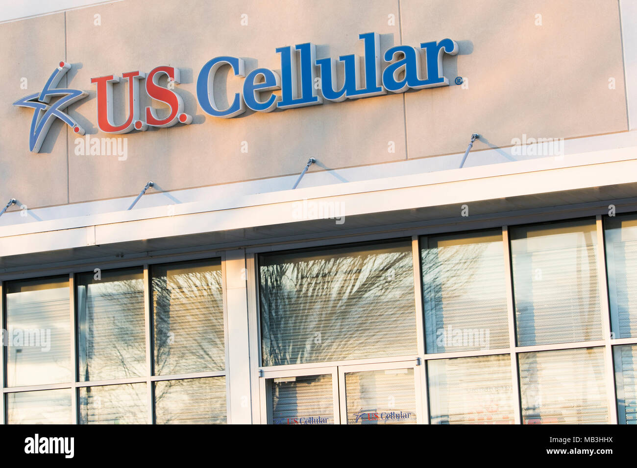 Un U.S. Cellular logo vu sur un magasin de détail/de Hagerstown, Maryland le 5 avril 2018. Banque D'Images