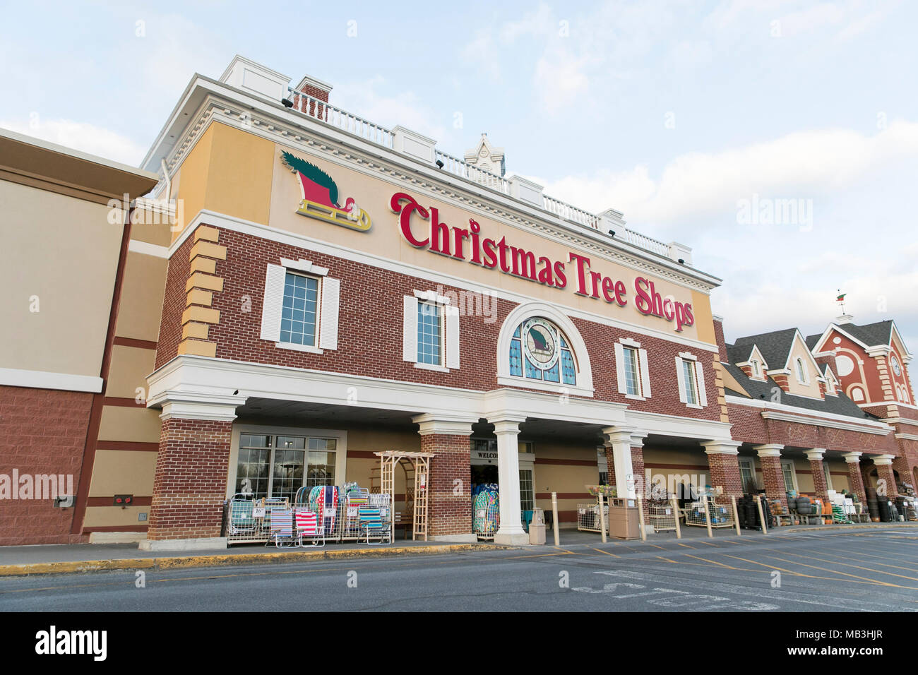 Un arbre de Noël logo boutiques vu sur un magasin de détail/de Hagerstown, Maryland le 5 avril 2018. Banque D'Images