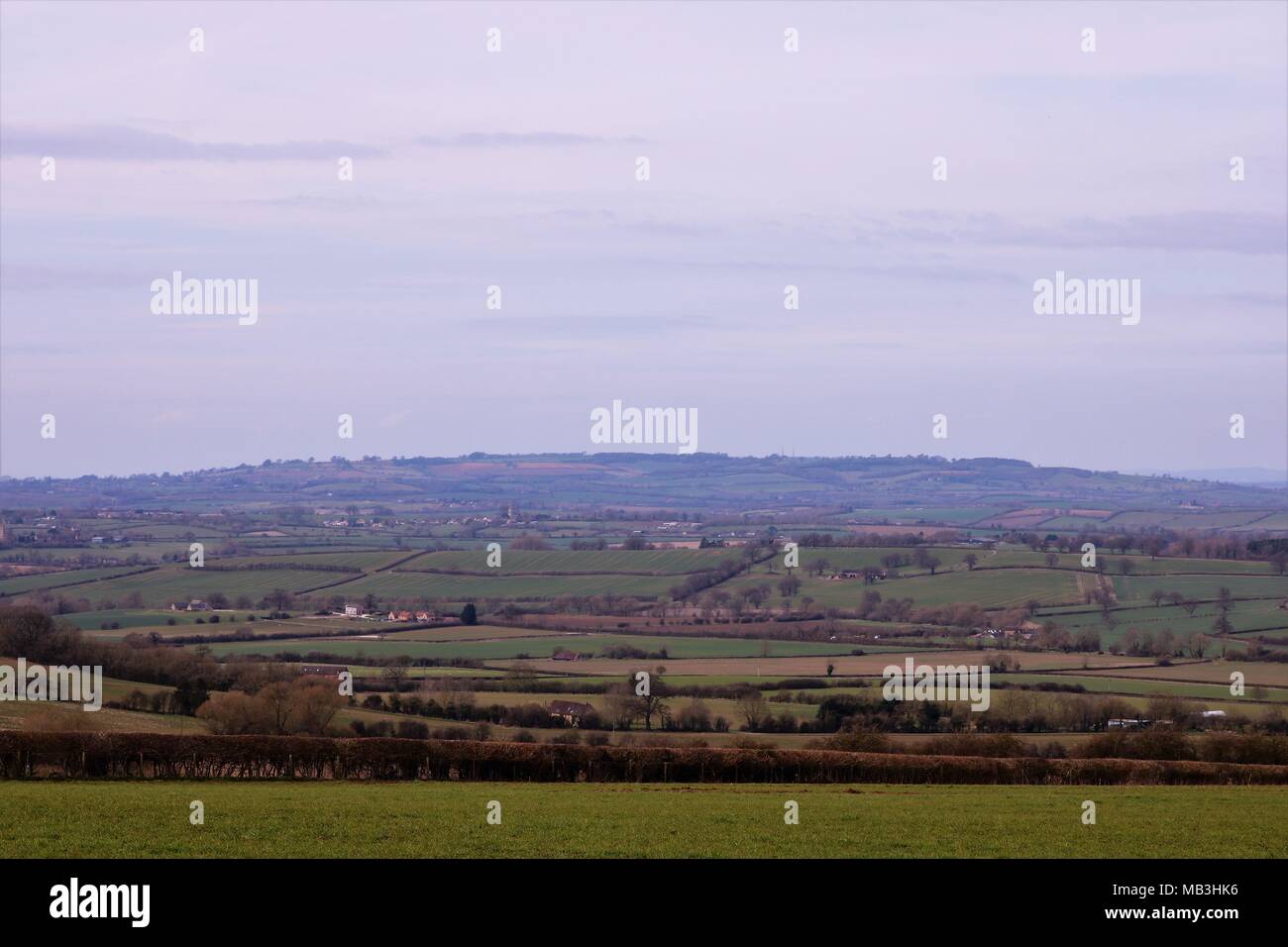 Vue magnifique sur le paysage de l'Oxfordshire Warwickshire, Royaume-Uni / campagne au début du printemps Banque D'Images