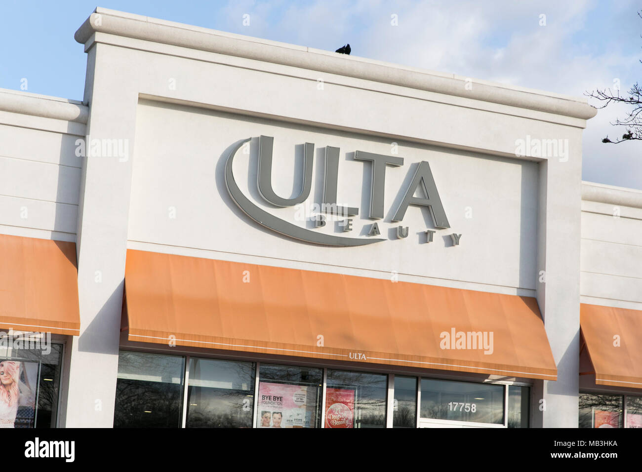 Un logo beauté Ulta vu sur un magasin de détail/de Hagerstown, Maryland le 5 avril 2018. Banque D'Images