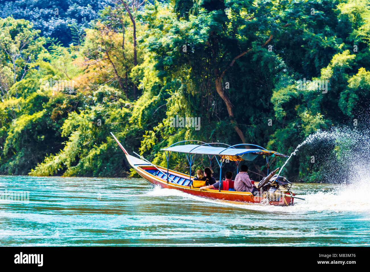 Voir le bateau sur la rivière Mae Nam Kok par Chiang Rai - Thailande Banque D'Images