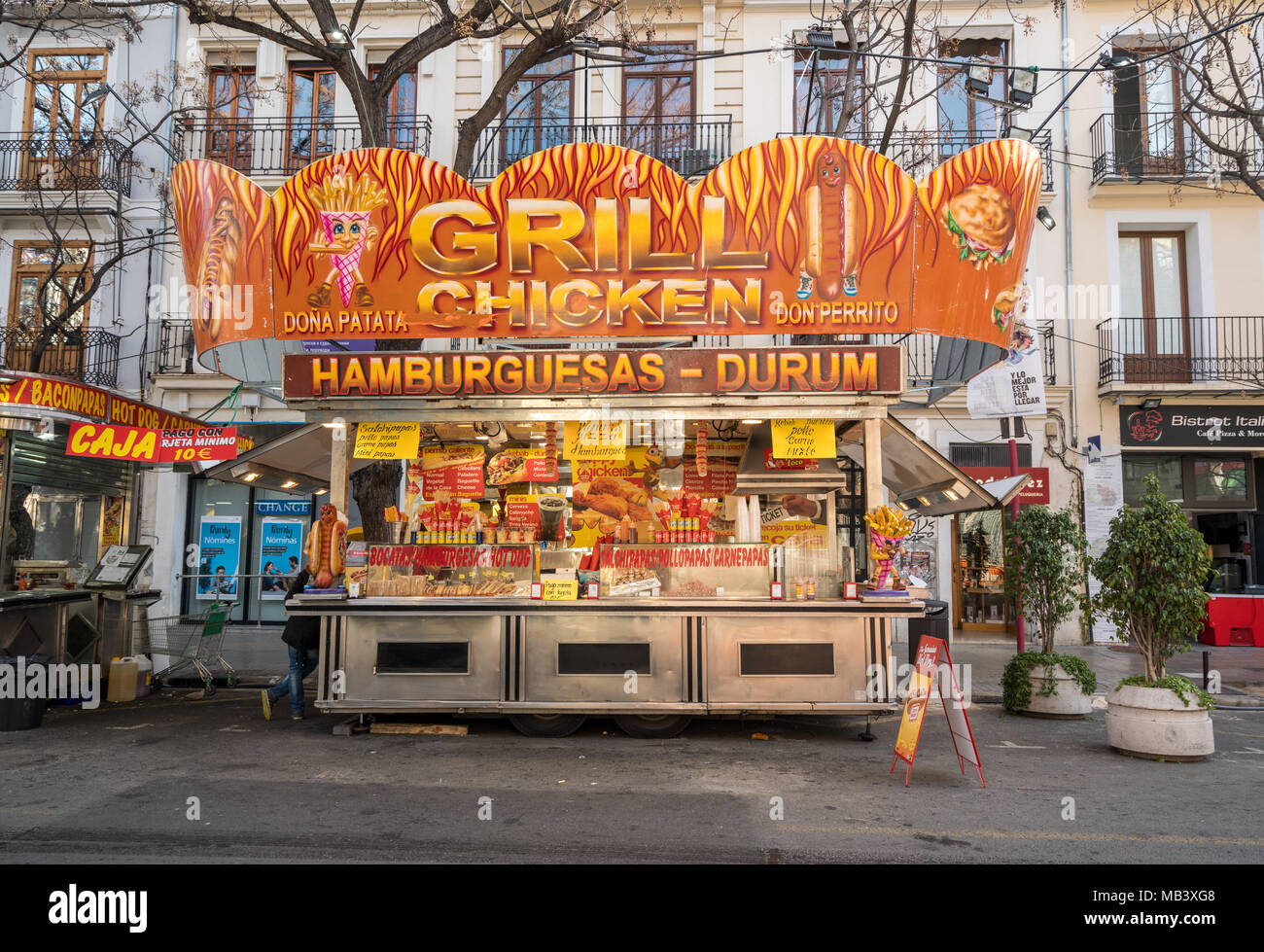 L'alimentation de rue colorés en Valencia Espagne Banque D'Images