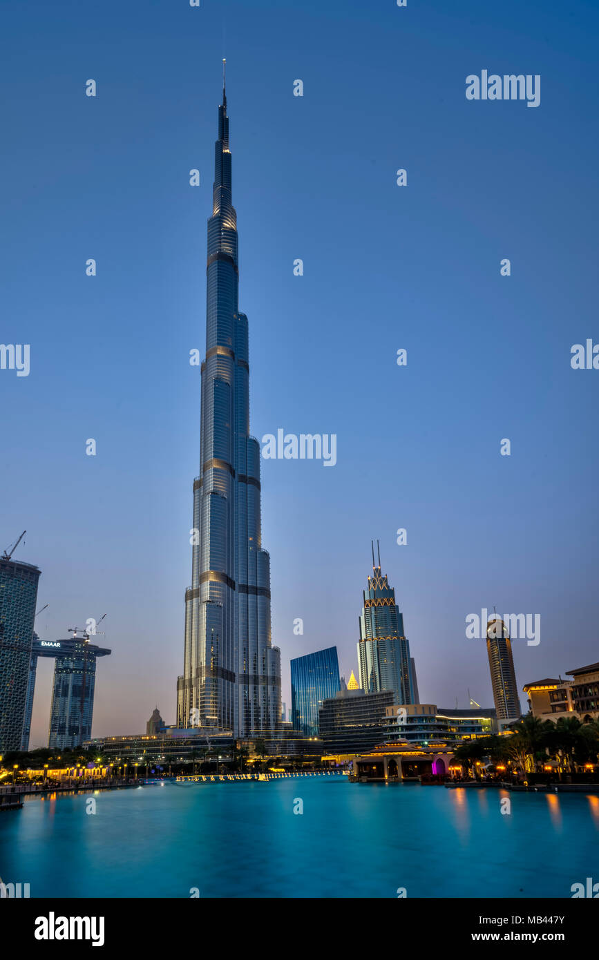 Le Burj Khalifa tower dans le centre-ville de Dubaï, aux Émirats arabes unis, au Moyen-Orient. Banque D'Images