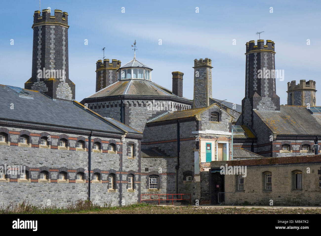 L'Angleterre, Portsmouth, Hampshire, Pompey Prison, bâtiments vus de l'intérieur des murs Banque D'Images