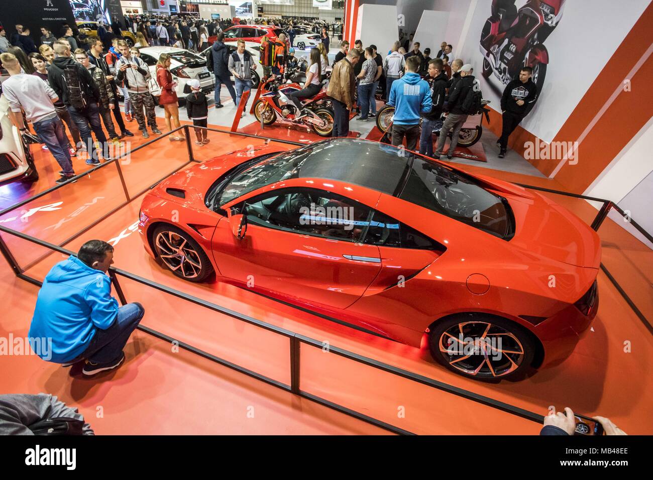 Poznan, Pologne, Grande Pologne. 6ème apr 2018. Poznan Motor Show 2018 est le plus grand de l'automobile en France et le quatrième en Europe. L'édition de cette année présente des véhicules en quatre salons : auto, moto, caravaning, camion et s'est tenu sous le slogan ''otorization de demain''. À la foire, vous pouvez voir plus de 60 premières mondiales de l'automobile, les concept cars et une vision de l'avenir de l'automobile par les concepteurs et les ingénieurs. Credit : Dawid Tatarkiewicz/ZUMA/Alamy Fil Live News Banque D'Images