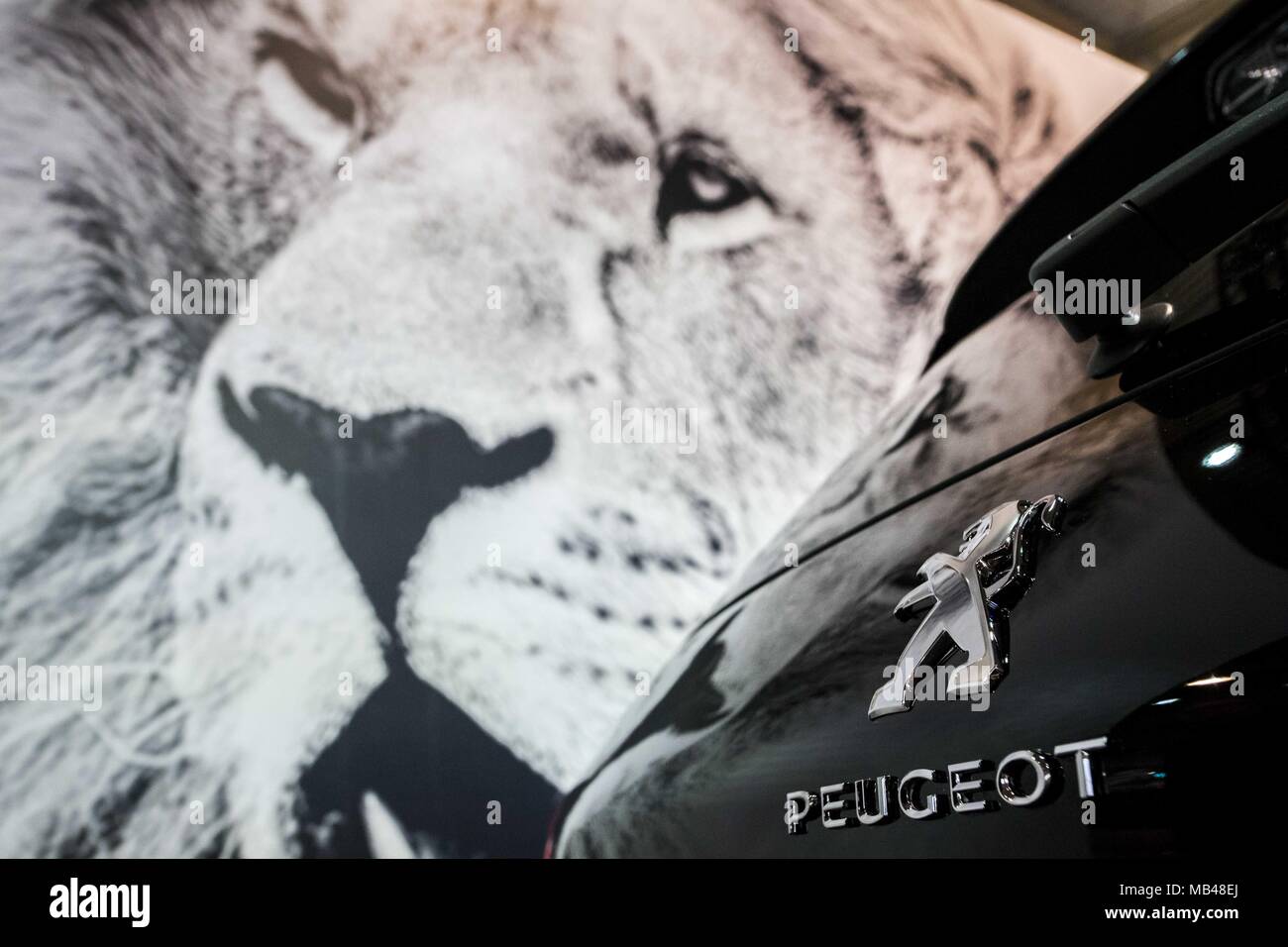 Poznan, Pologne, Grande Pologne. 6ème apr 2018. Poznan Motor Show 2018 est le plus grand de l'automobile en France et le quatrième en Europe. L'édition de cette année présente des véhicules en quatre salons : auto, moto, caravaning, camion et s'est tenu sous le slogan ''otorization de demain''. À la foire, vous pouvez voir plus de 60 premières mondiales de l'automobile, les concept cars et une vision de l'avenir de l'automobile par les concepteurs et les ingénieurs. Credit : Dawid Tatarkiewicz/ZUMA/Alamy Fil Live News Banque D'Images