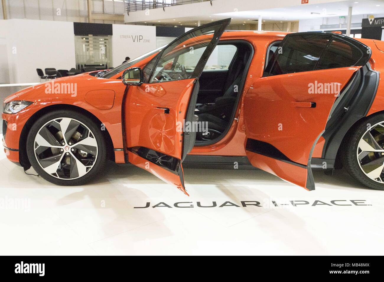 Poznan, Pologne, Grande Pologne. 6ème apr 2018. Poznan Motor Show 2018 est le plus grand de l'automobile en France et le quatrième en Europe. L'édition de cette année présente des véhicules en quatre salons : auto, moto, caravaning, camion et s'est tenu sous le slogan ''otorization de demain''. À la foire, vous pouvez voir plus de 60 premières mondiales de l'automobile, les concept cars et une vision de l'avenir de l'automobile par les concepteurs et les ingénieurs. Credit : Dawid Tatarkiewicz/ZUMA/Alamy Fil Live News Banque D'Images