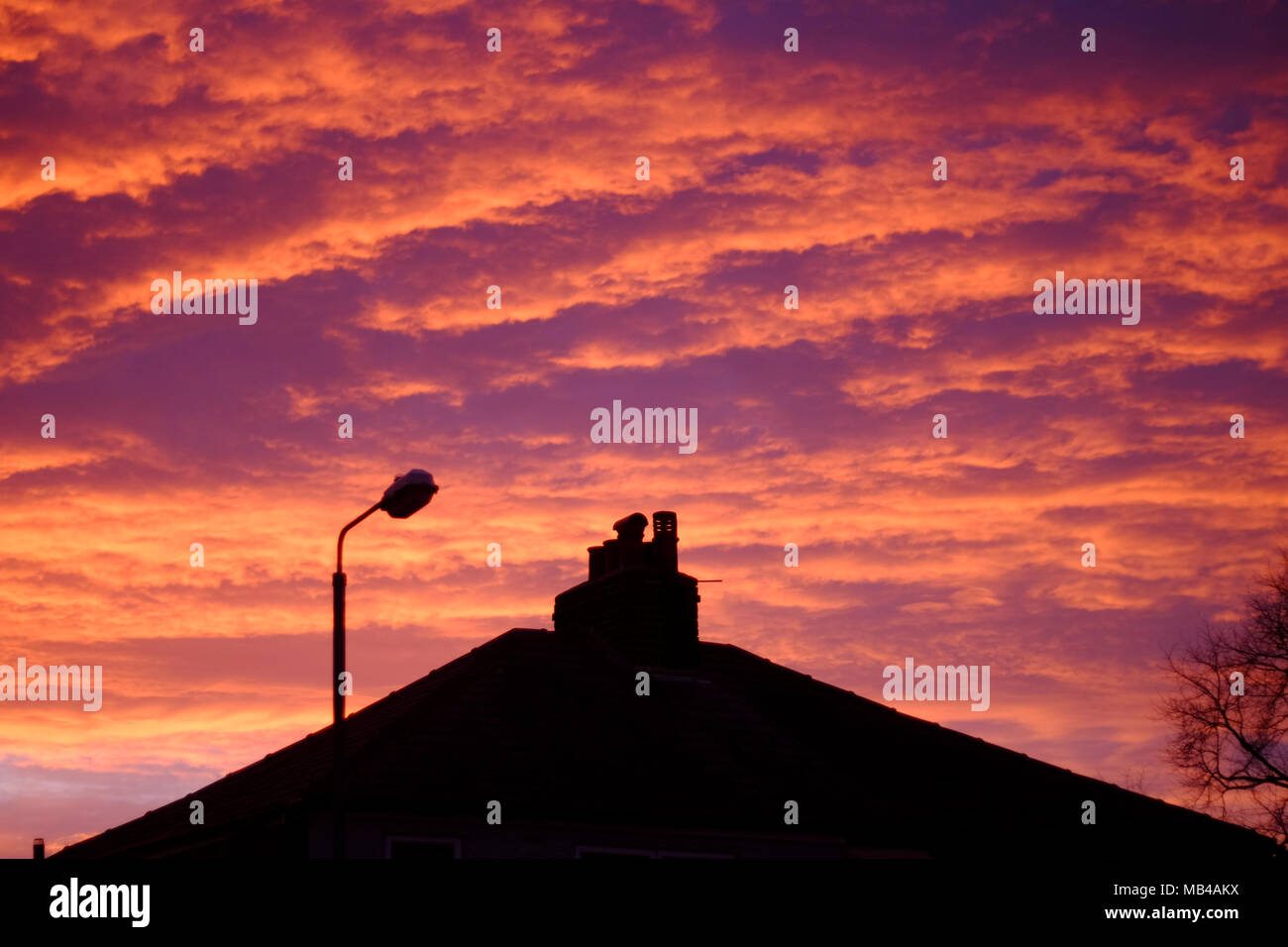 St Helens, Royaume-Uni. 6ème apr 2018. Météo France : Malgré le "Red Sky at Night' coucher de soleil, la pluie devrait arriver au Royaume-Uni. Premos Crédit :/Alamy Live News Banque D'Images