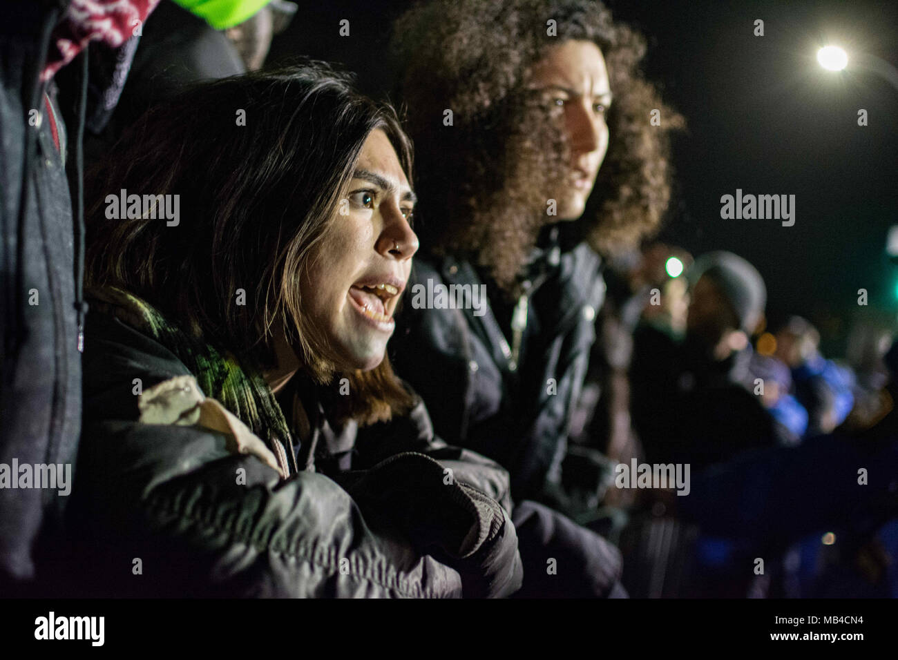 Brooklyn, New York, USA. 5ème apr 2018. Les manifestants se sont rassemblés dans le quartier de Crown Heights à Brooklyn protester contre la police fatale tournage de Crown Heights Saheed Vassell indigènes sur l'Utica Avenue et de la rue Montgomery. Credit : Taidgh Barron/ZUMA/Alamy Fil Live News Banque D'Images