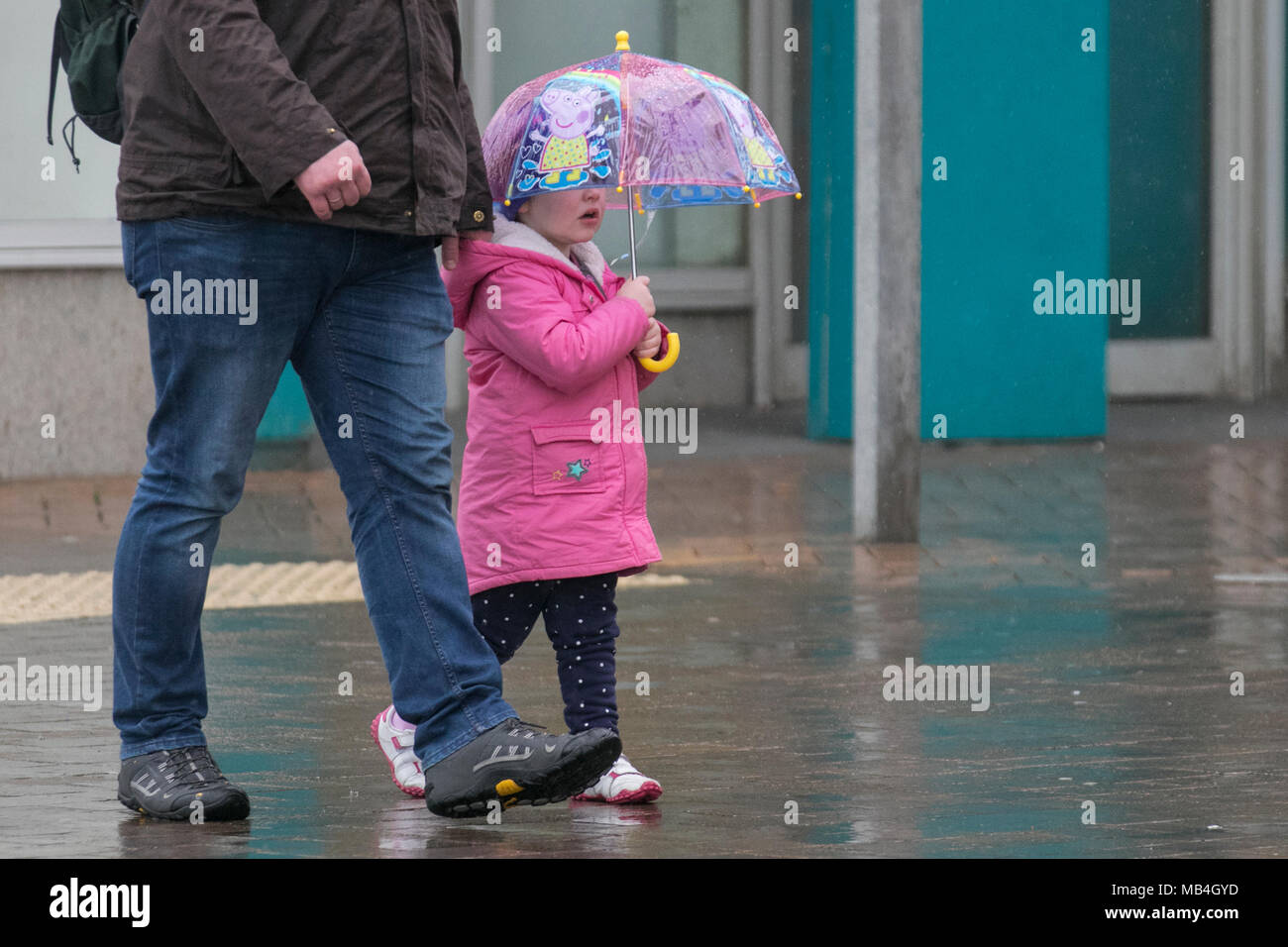 Blackpool Lancashire. Météo britannique. 07/04/2018. Humide, détrempé, jour de pluie à Blackpool avec pluie devenir persistantes et de fortes averses parfois grâce à l'après-midi. /AlamyLiveNews MediaWorldImages Crédit : Banque D'Images