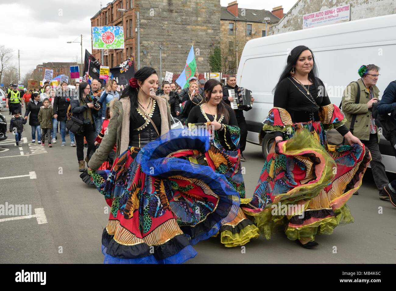 Govanhill, Glasgow, Ecosse, Royaume-Uni. 7 avril, 2018. La 5e édition de la journée internationale des Roms a été célébrée à Govanhill aujourd'hui avec un défilé, costumes traditionnels, de la nourriture et la musique. Banque D'Images