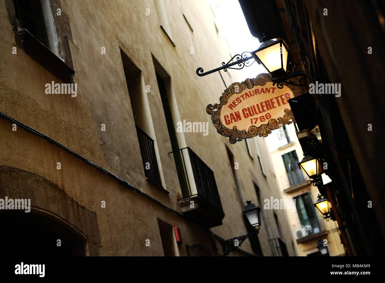 Barcelone. 6ème apr 2018. Photo prise le 6 avril 2018 montre le signe de pouvez Culleretes Restaurant de Barcelone, Espagne. Première fondée en l'année 1786, pouvez Culleretes Restaurant est la plus antique restaurant en Espagne, célèbre ville touristique de Barcelone. Il sert une cuisine traditionnelle catalane, exploité par trois générations de la même famille au cours des six dernières décennies. Credit : Guo Qiuda/Xinhua/Alamy Live News Banque D'Images