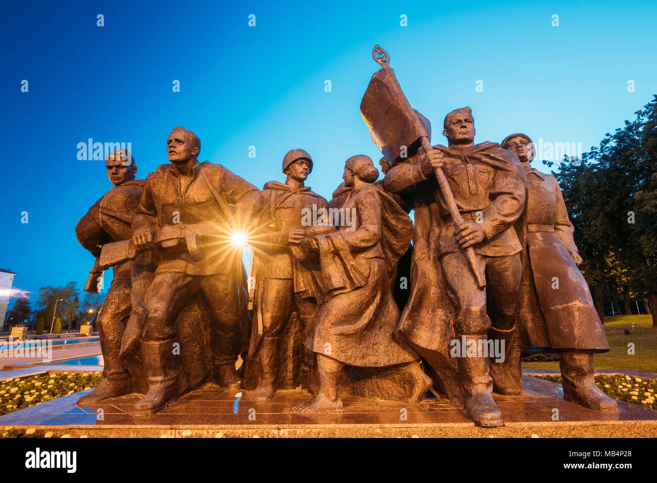Minsk, Belarus. Soir Vue de monument de héros qui sont morts dans les batailles pour la libération de Minsk à la Grande guerre patriotique. Banque D'Images