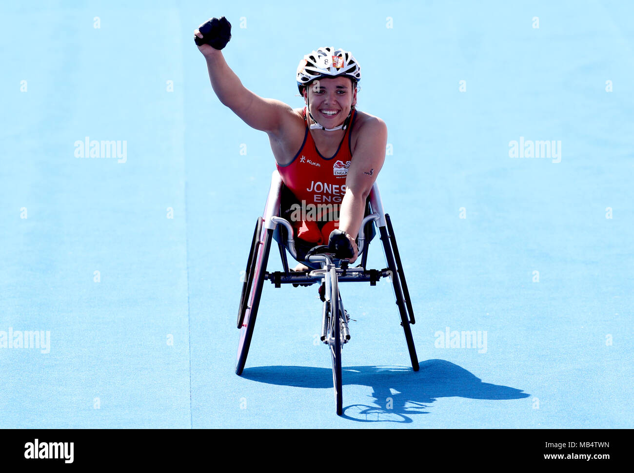 L'Angleterre célèbre Jade Jones a remporté l'or chez les femmes de la para-triathlon finale au Southport Broadwater Parklands au cours de la troisième journée de la 2018 Jeux du Commonwealth à la Gold Coast, Australie. Banque D'Images