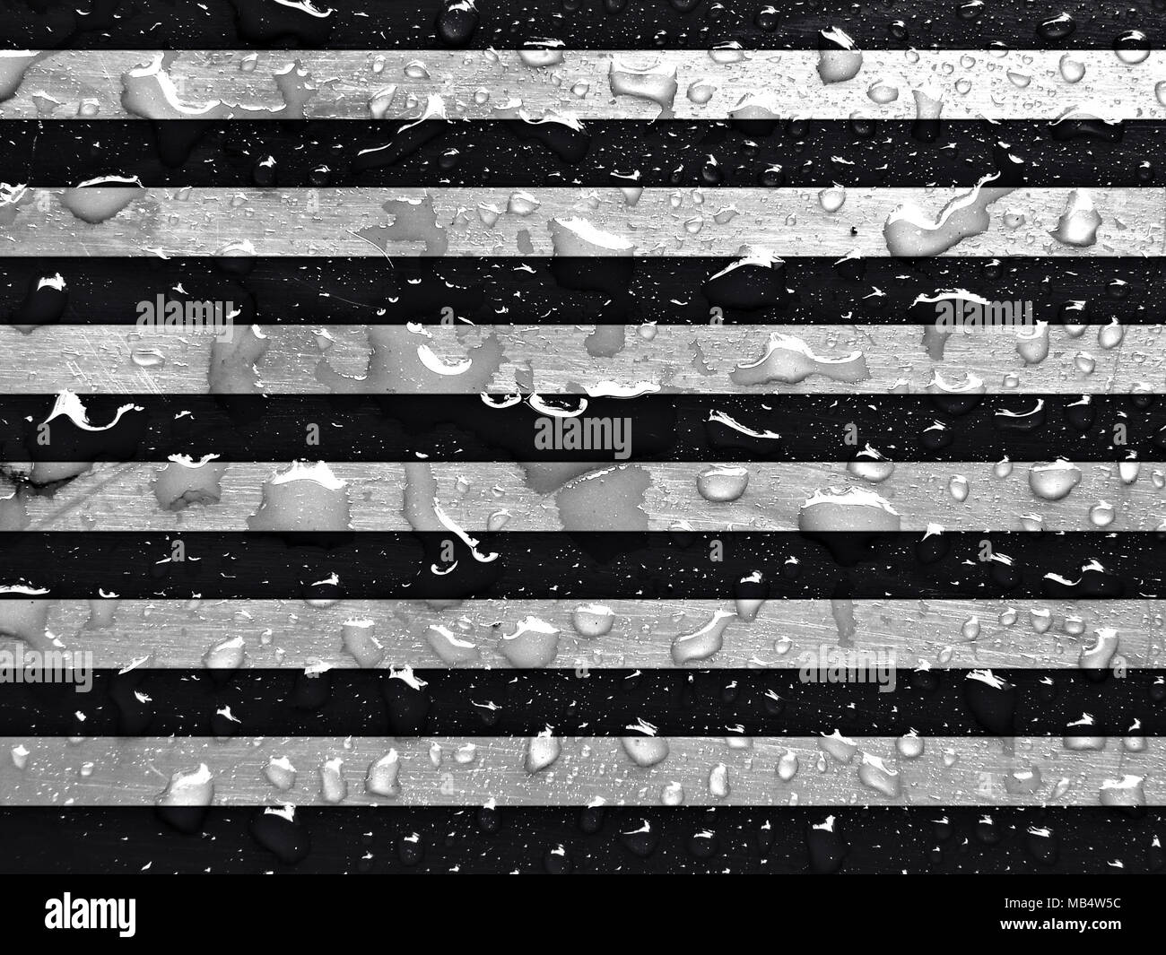 Gouttes d'eau sur la surface métallique Banque D'Images