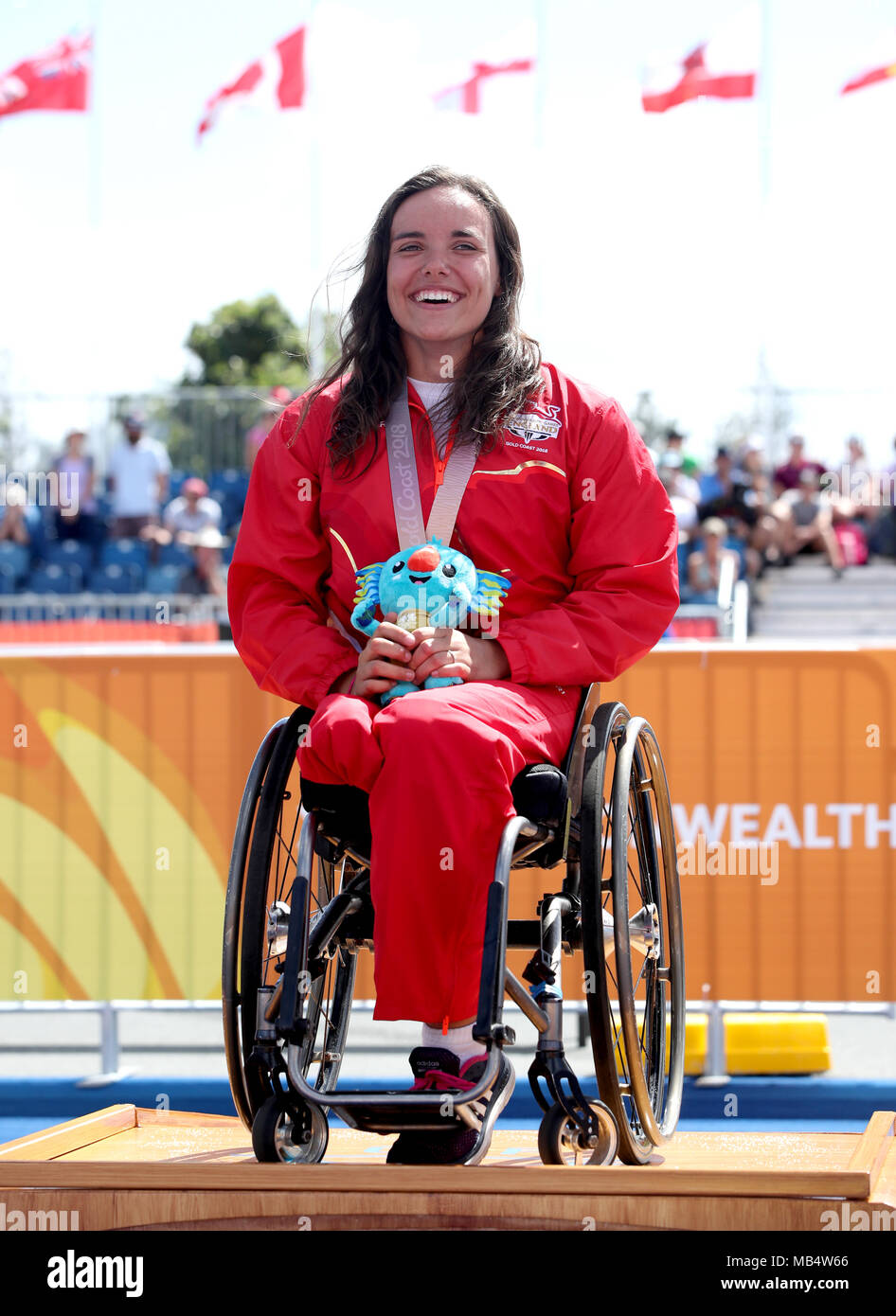 L'Angleterre célèbre Jade Jones a remporté l'or chez les femmes de la para-triathlon finale au Southport Broadwater Parklands au cours de la troisième journée de la 2018 Jeux du Commonwealth à la Gold Coast, Australie. Banque D'Images