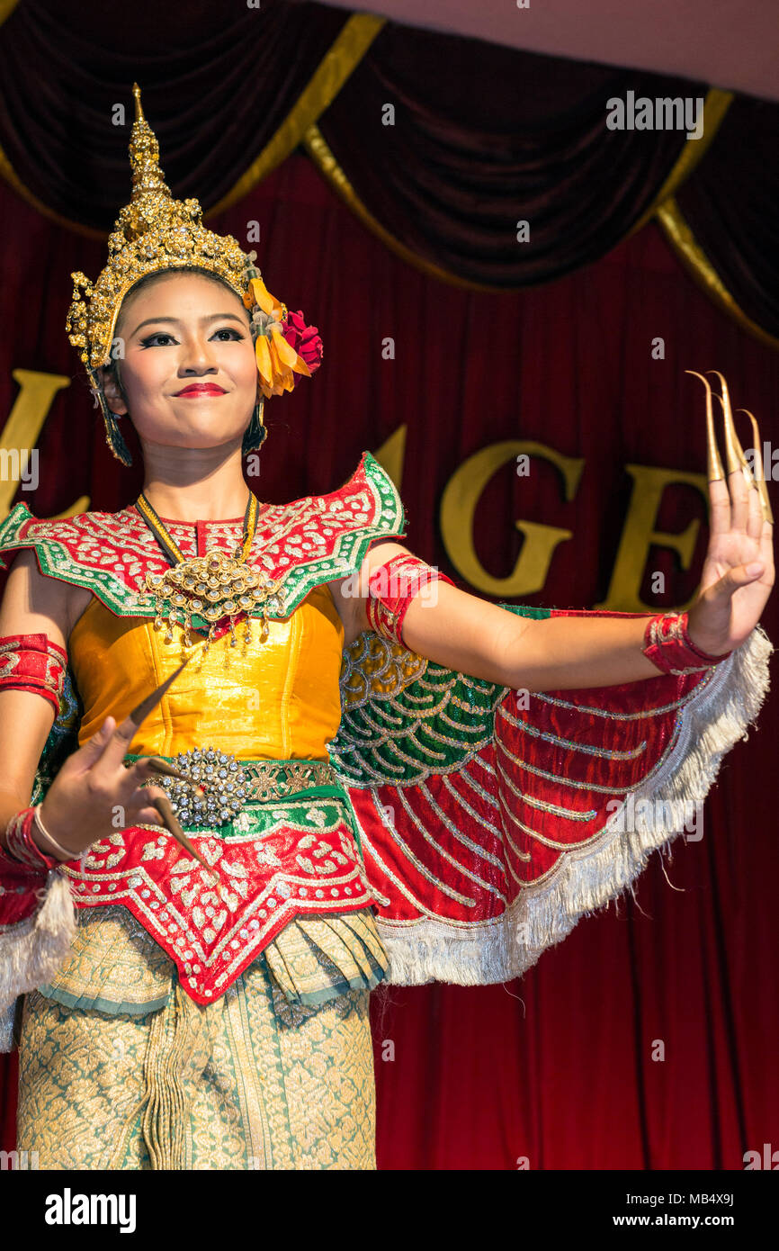 Danseurs au spectacle culturel thaïlandais, Bangkok, Thaïlande Banque D'Images