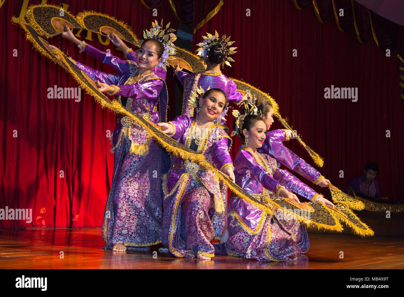 Danseurs au spectacle culturel thaïlandais, Bangkok, Thaïlande Banque D'Images