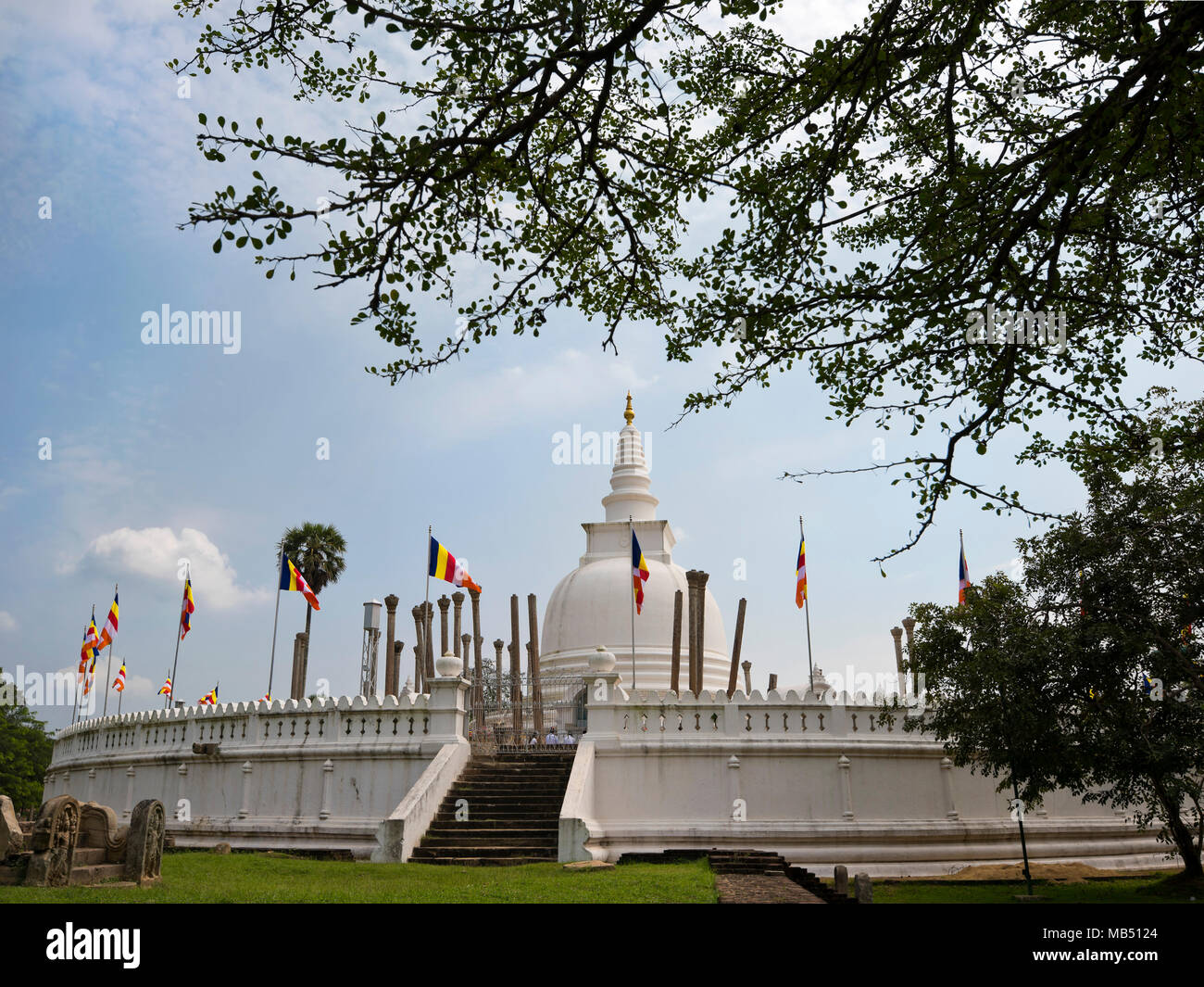 Vue horizontale de Thuparamaya dagoba ou stupa à Anuradhapura, Sri Lanka. Banque D'Images