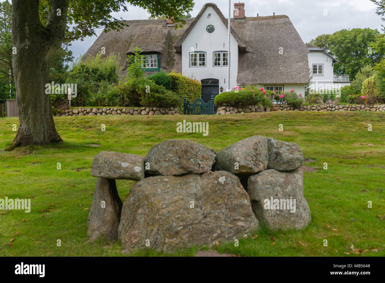 Maison Frison traditionnel avec un toit de chaume, Keitum, Mer du Nord île de Sylt, Schleswig-Holstein, Allemagne du Nord, en Europe Banque D'Images