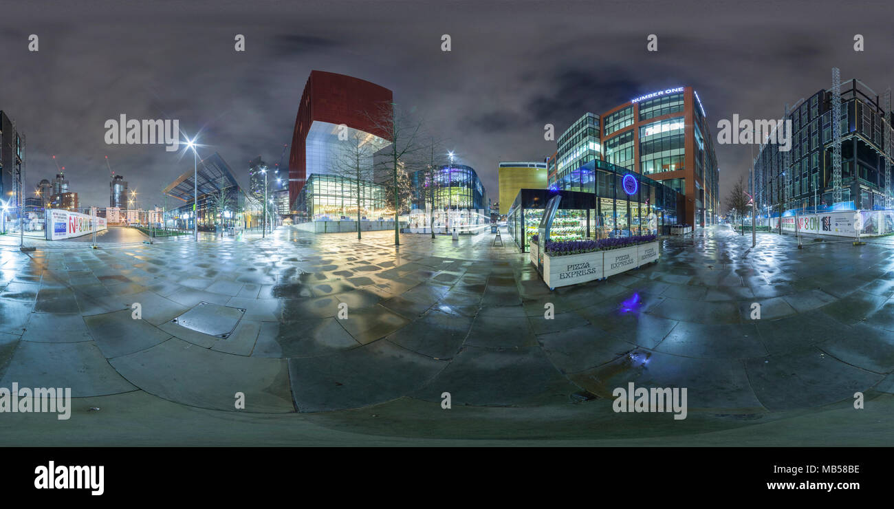 360 Panorama cousus, longue exposition dans la nuit, Manchester, UK Banque D'Images