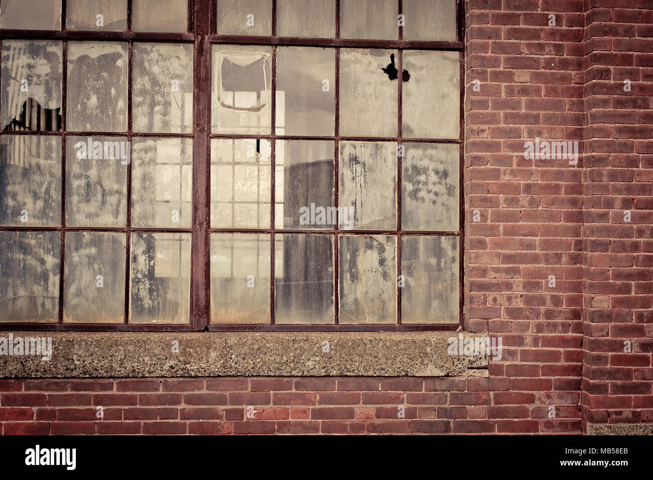 Une vieille usine abandonnée dans la ville ouvrière de Fall River, MA. Banque D'Images