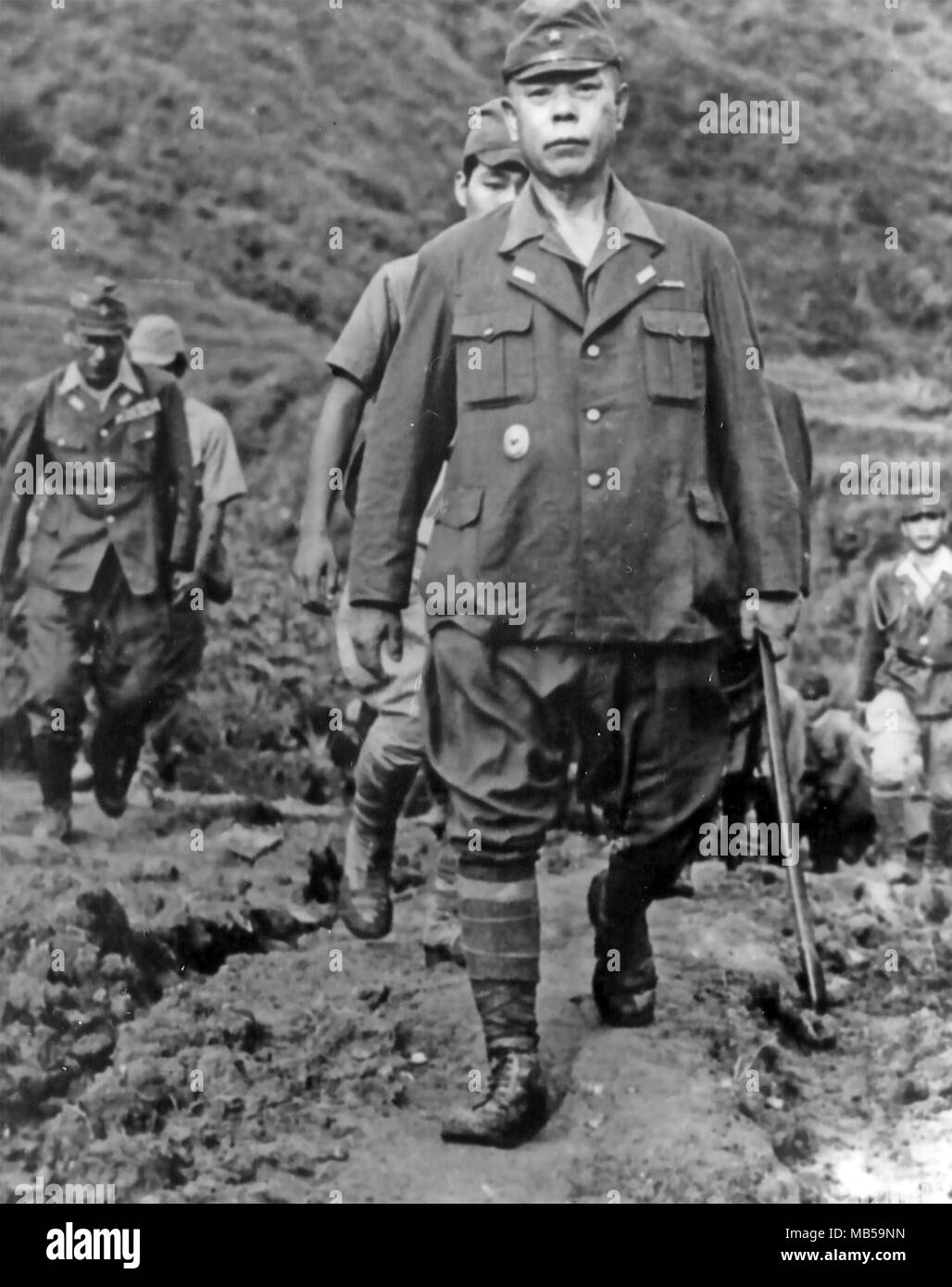 TOMOYUKI YAMASHITA (1885-1946) général de l'Armée impériale japonaise se rend avec son personnel aux forces américaines dans le nord de Luzon.Le 2 septembre 1945 Banque D'Images