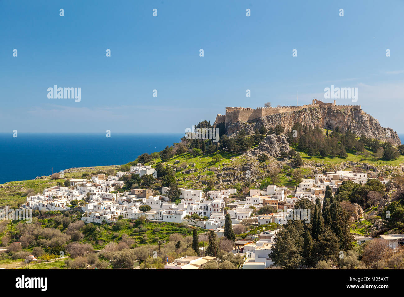 Lindos Village, vue panoramique, dans l'île de Rhodes, Grèce. Banque D'Images