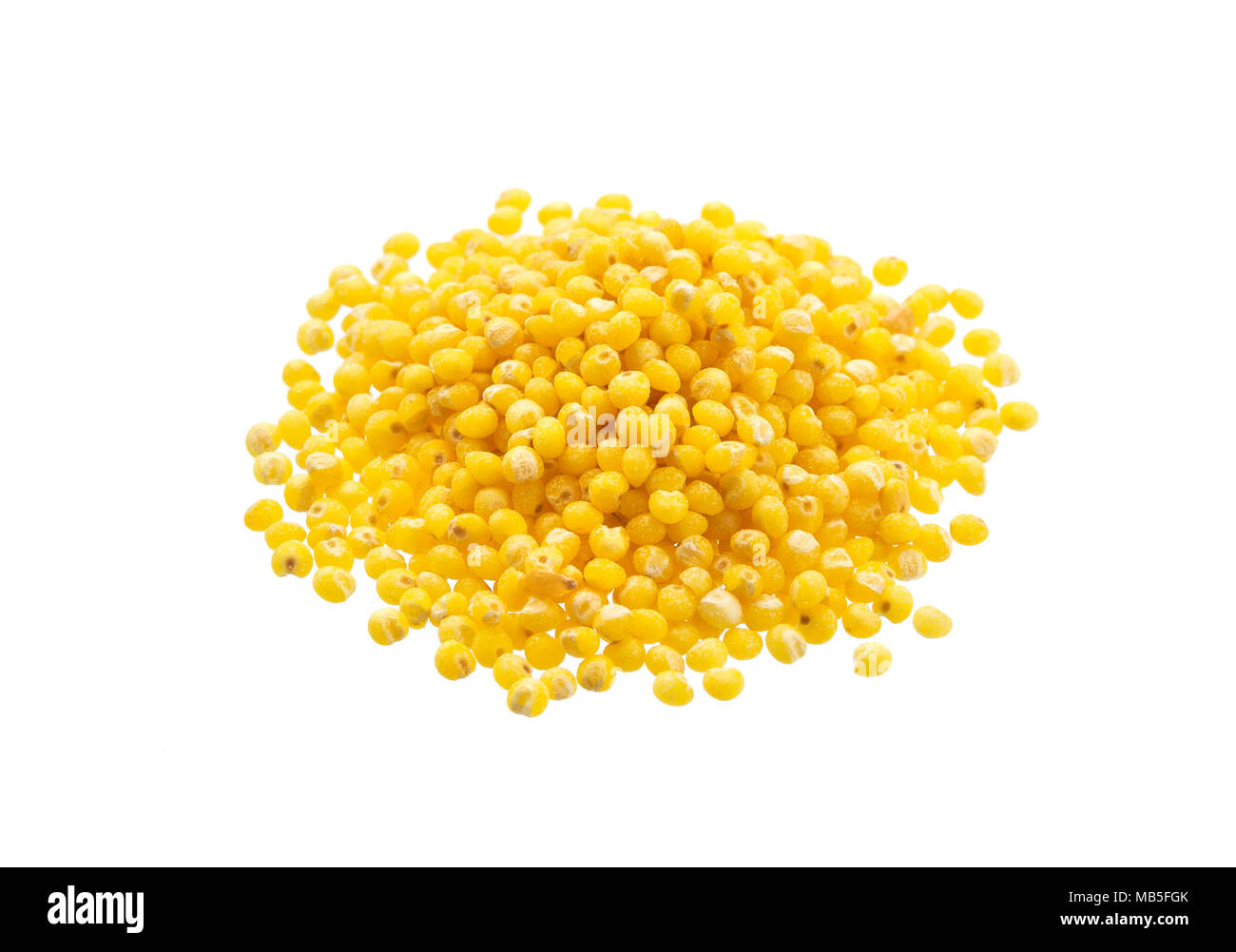 Heap de mil isolé sur fond blanc Banque D'Images