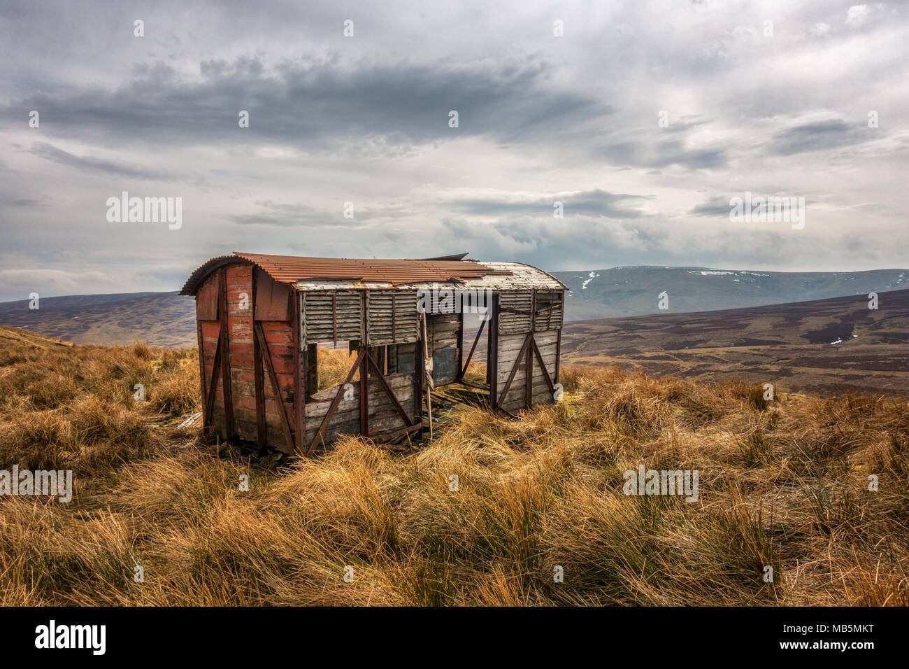 Chariot abandonné grange en belle lumière dans la région de Swaledale près de la B6270 au-dessus Nateby, Yorkshire Dales Banque D'Images