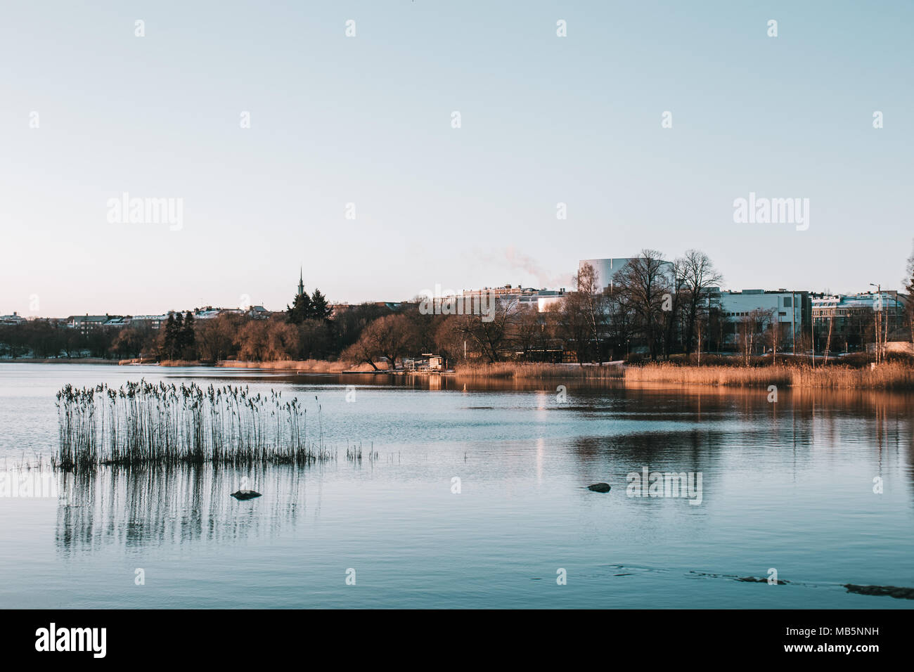 Soft lumière du matin dans la baie durant une journée d'hiver, Helsinki - Finlande Banque D'Images