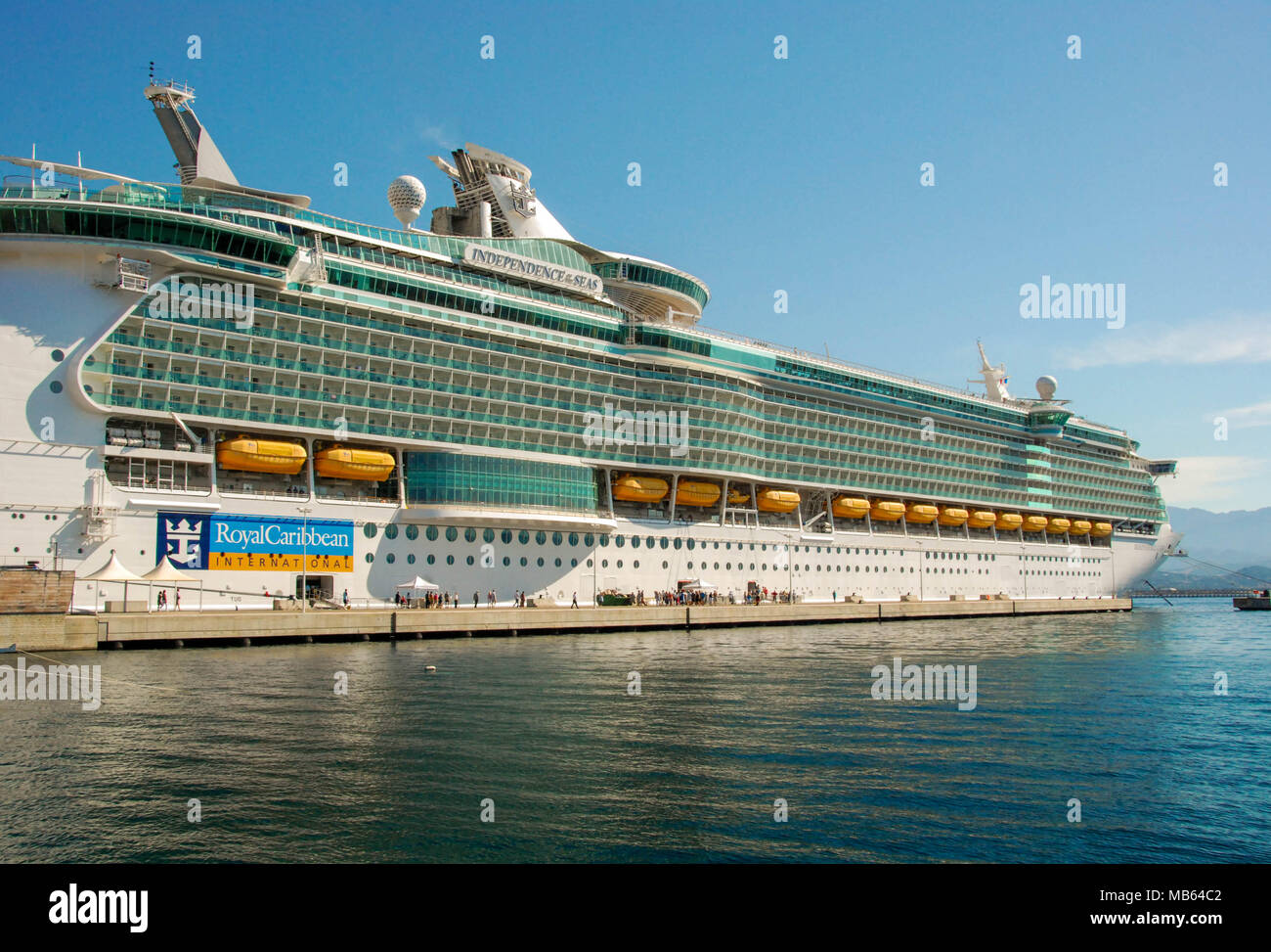 Vue grand angle du paquebot de l'indépendance de la mer Banque D'Images