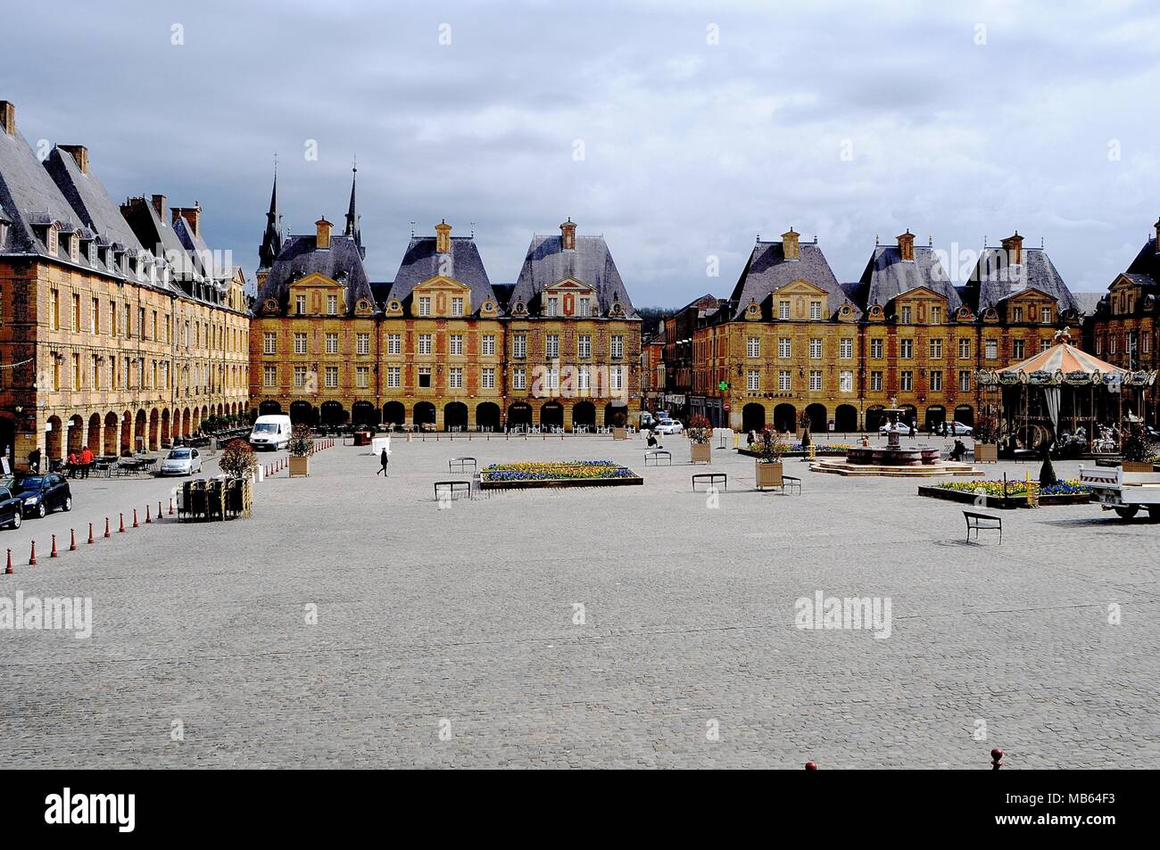 Place Ducale Charleville Ardennes Photo Stock Alamy place-ducale-charleville-ardennes-photo-stock-alamy