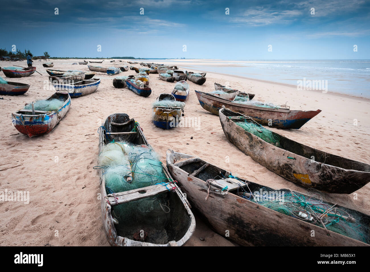 Pirogues à un village de pêche du Mozambique Banque D'Images