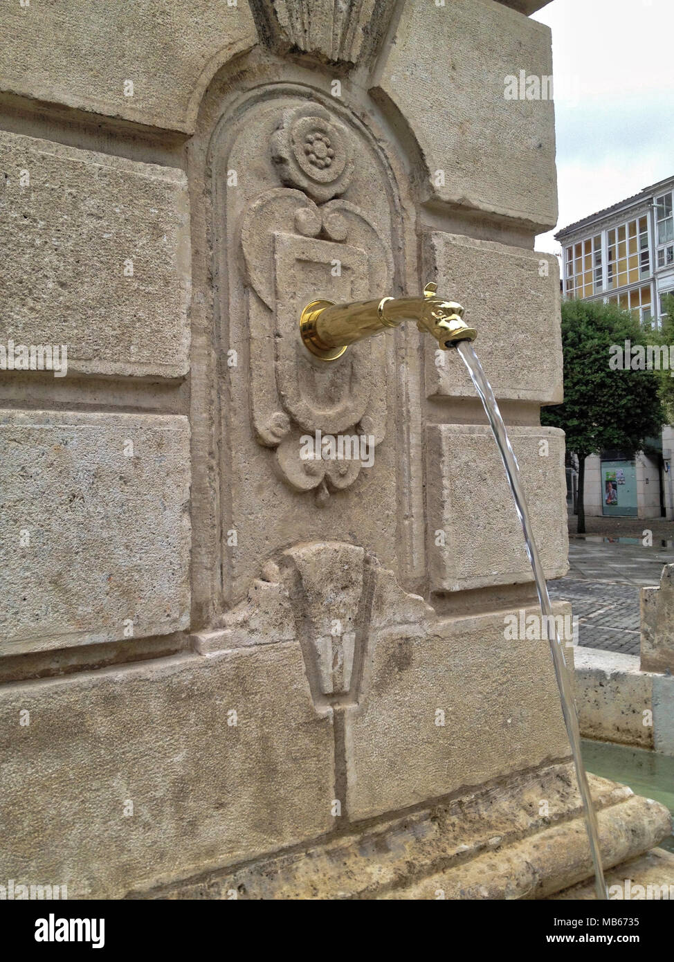 Fontaine en pierre sur la rue en Espagne Banque D'Images