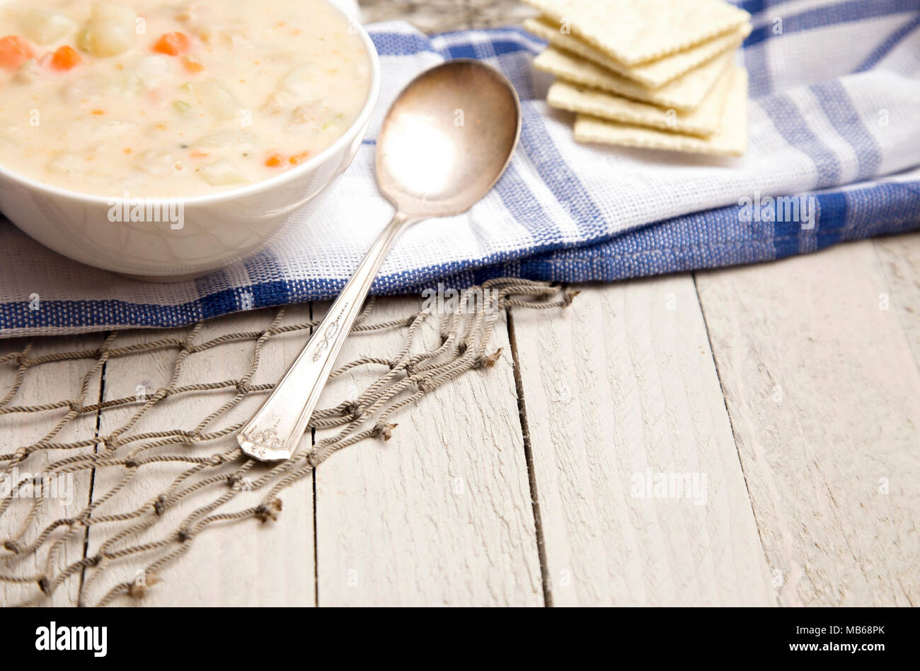 Clam Chowder dans un bol blanc Banque D'Images