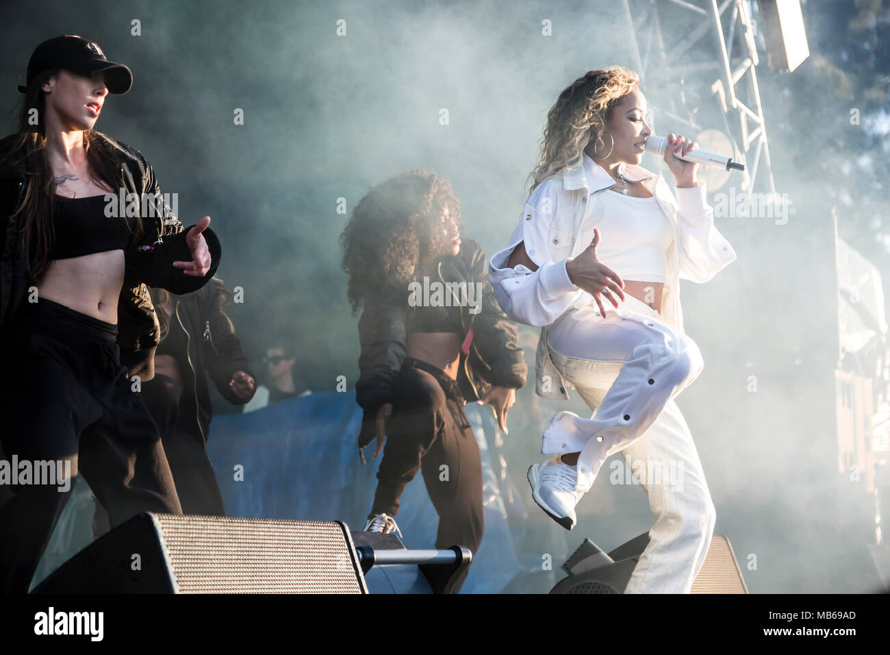 Tinashe effectue au style d'Air +Festival de Los Angeles, CA, USA Banque D'Images